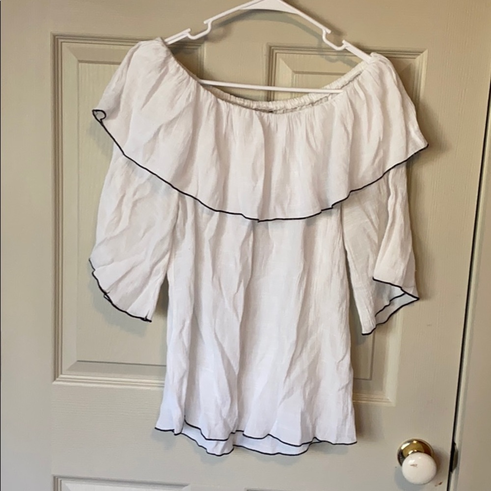 Off the shoulder! Cato size L white/black trim